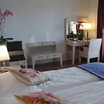 Maison Du Boutique