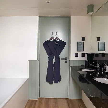 Maison Du Boutique 4* Νιόν